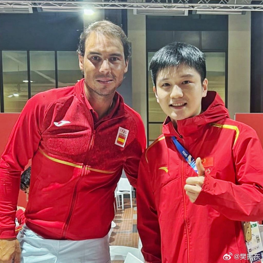 三位皇马球迷齐聚!范振东与纳达尔及阿尔卡拉斯奥运村合影