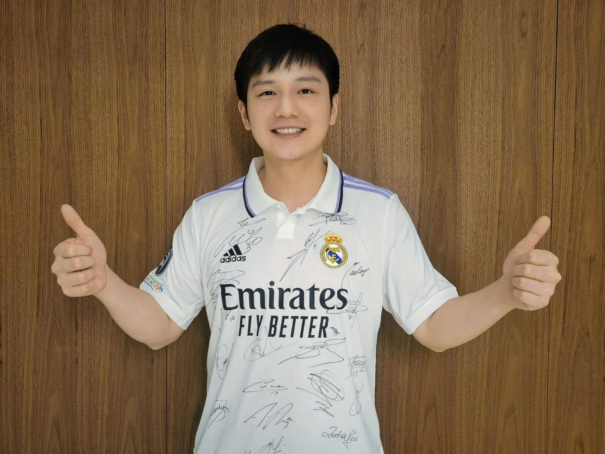 三位皇马球迷齐聚!范振东与纳达尔及阿尔卡拉斯奥运村合影