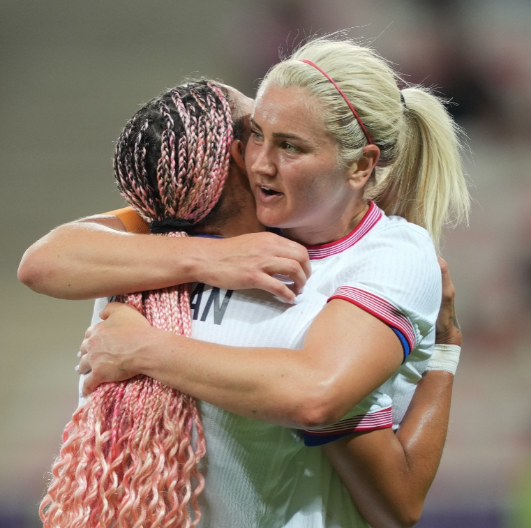 奥运女足报道:斯旺森2分钟连进2球 罗德曼进球 美国3-0击败10人赞比亚