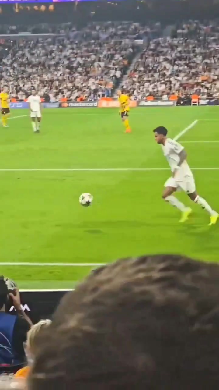 预计伤缺15-20天!皇马官方:罗德里戈右股二头肌损伤