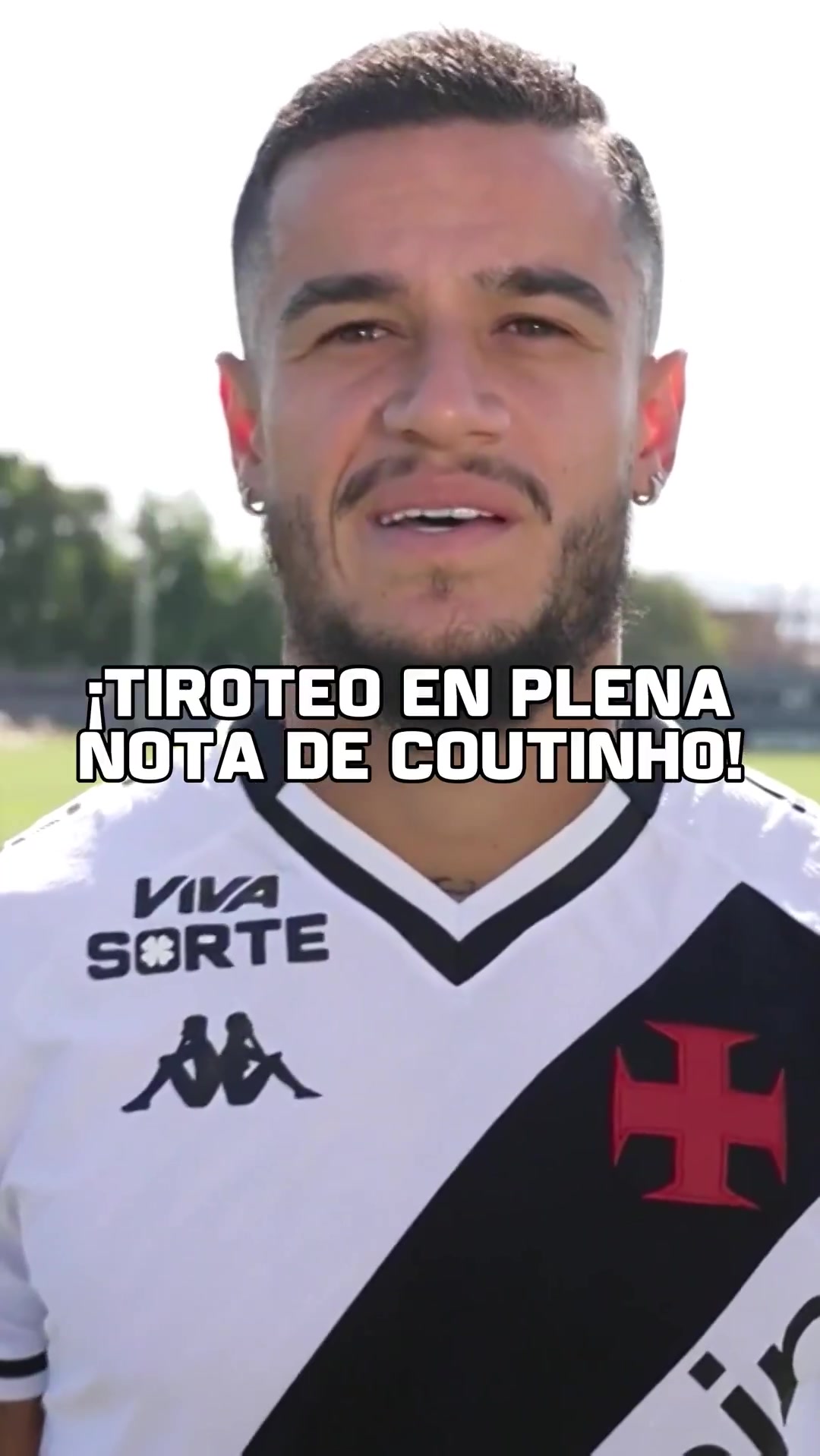 危险！库蒂尼奥接受采访，球场外枪声不断